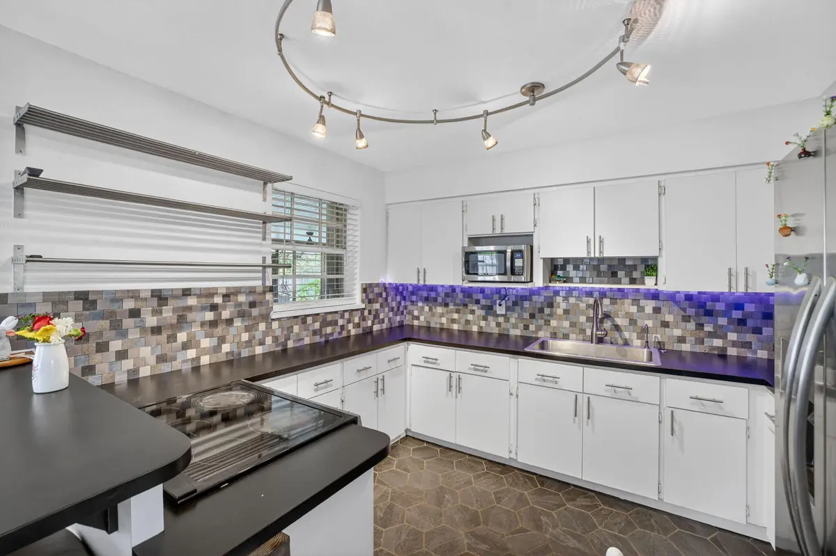 12-web-or-mls-B699A1009 at 633 NW 30th Street, Wilton Manors