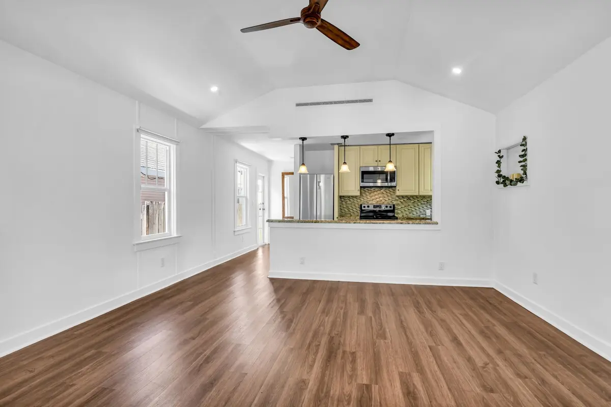 Living at 427 N J Street, Lake Worth Beach
