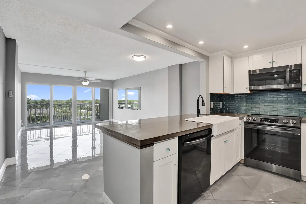 DSC07791 at 2611 N Riverside Drive 604, Pompano Beach