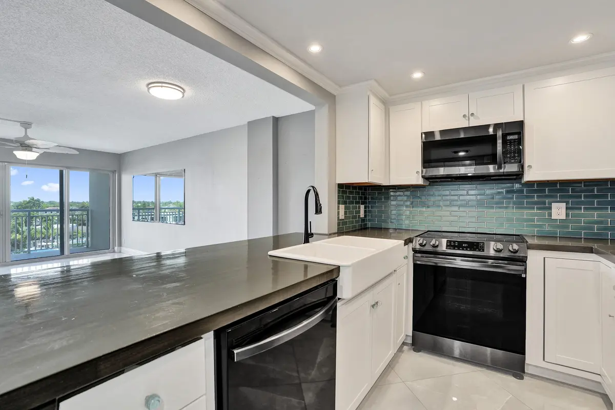 DSC07806 at 2611 N Riverside Drive 604, Pompano Beach