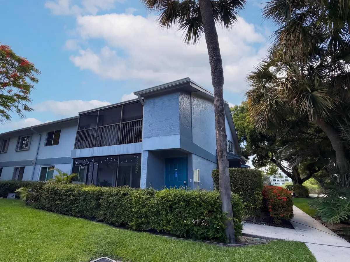 76185648-_4xAjMiwWAw at 2737 S Oakland Forest Drive 202, Oakland Park