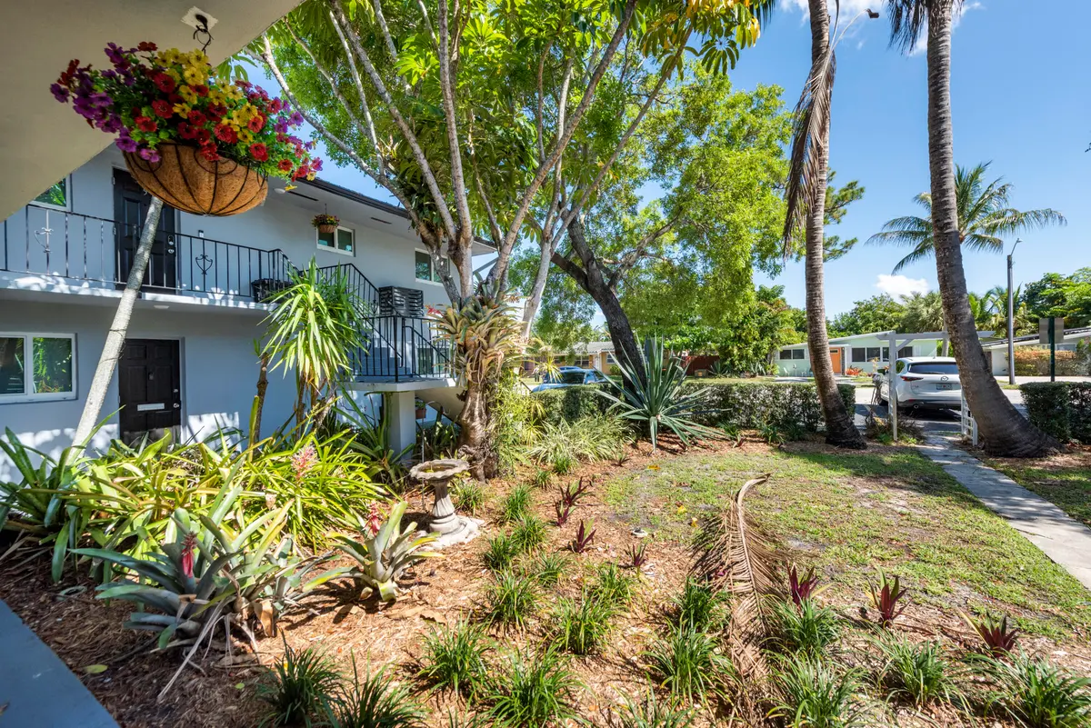 _DSC1860 at 806 NE 16th Place 1-8, Fort Lauderdale