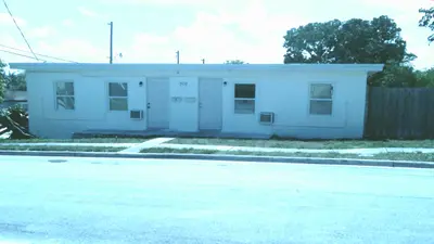 900 W 9th Street, Riviera Beach – Villa for sale