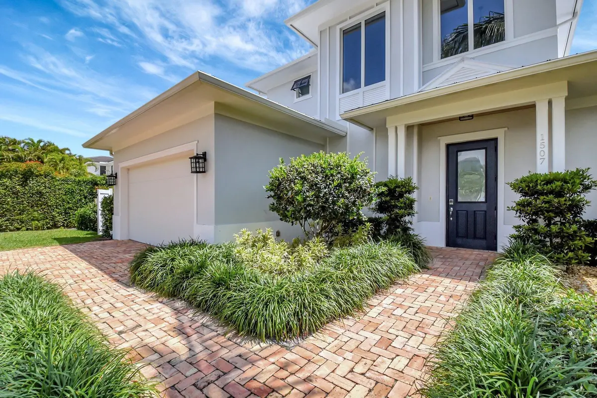 2 CAR GARAGE at 1507 Pine Lane, Delray Beach