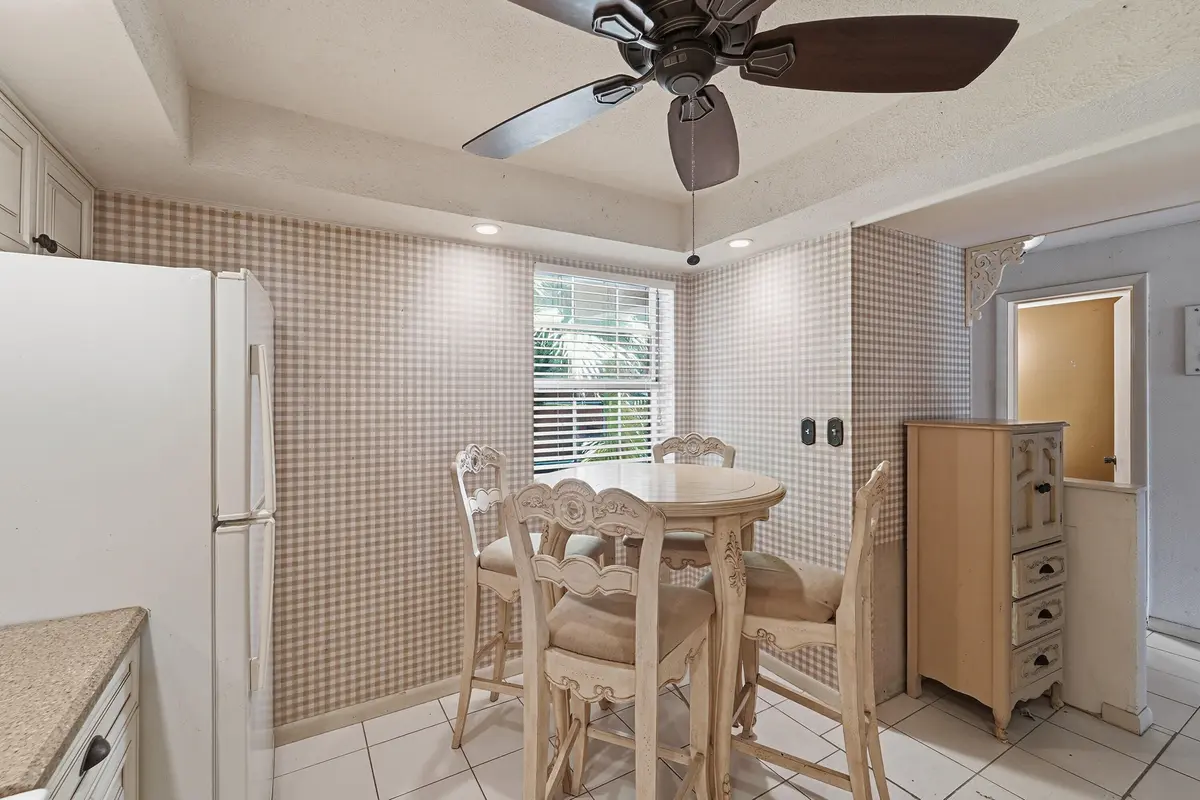 13_dining area at 640 Tennis Club Drive 103, Fort Lauderdale