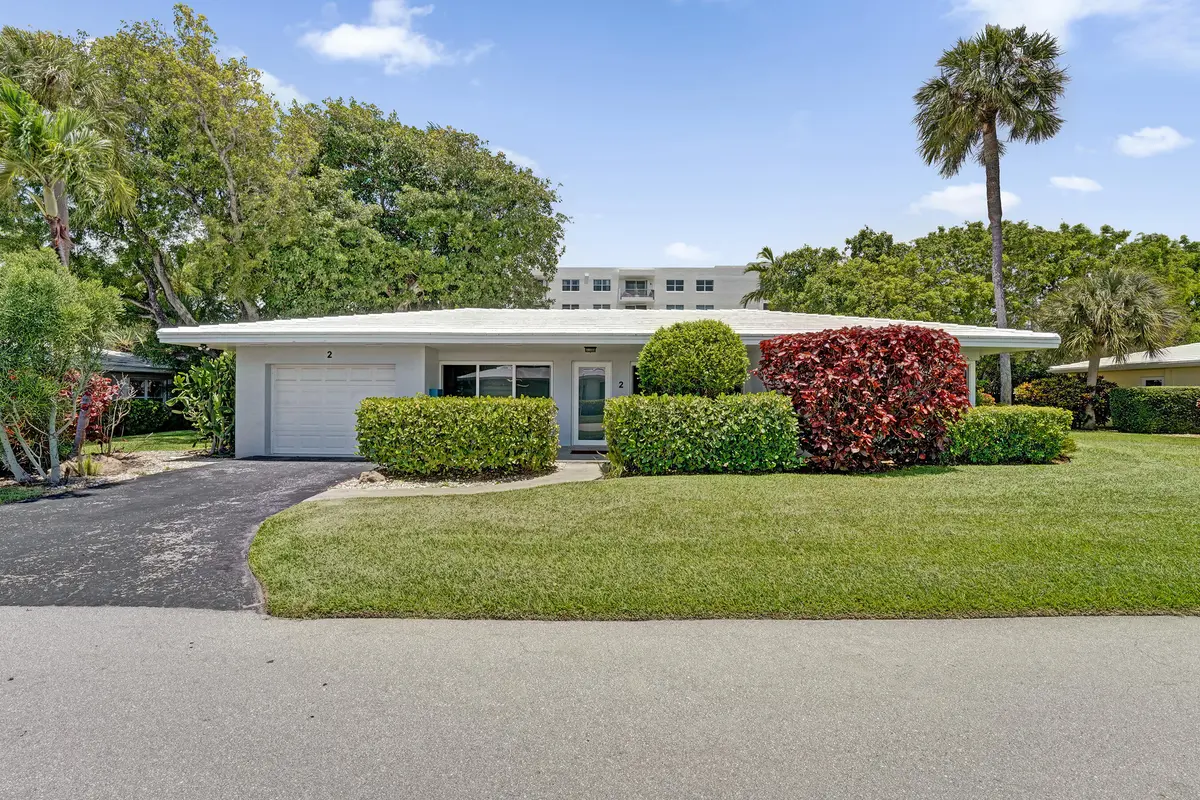 2-front exterior DSC03138 at 1431 S Ocean Boulevard 2, Lauderdale-By-The-Sea