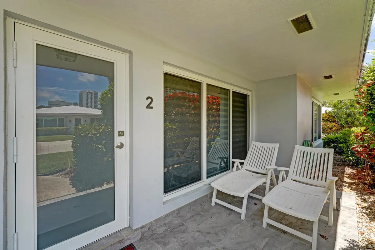 5-front entrance DSC03150 at 1431 S Ocean Boulevard 2, Lauderdale-By-The-Sea