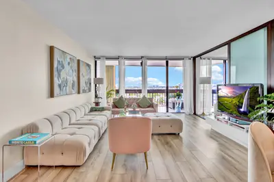 2000 Presidential Way 1006, West Palm Beach – Condominium for rent
