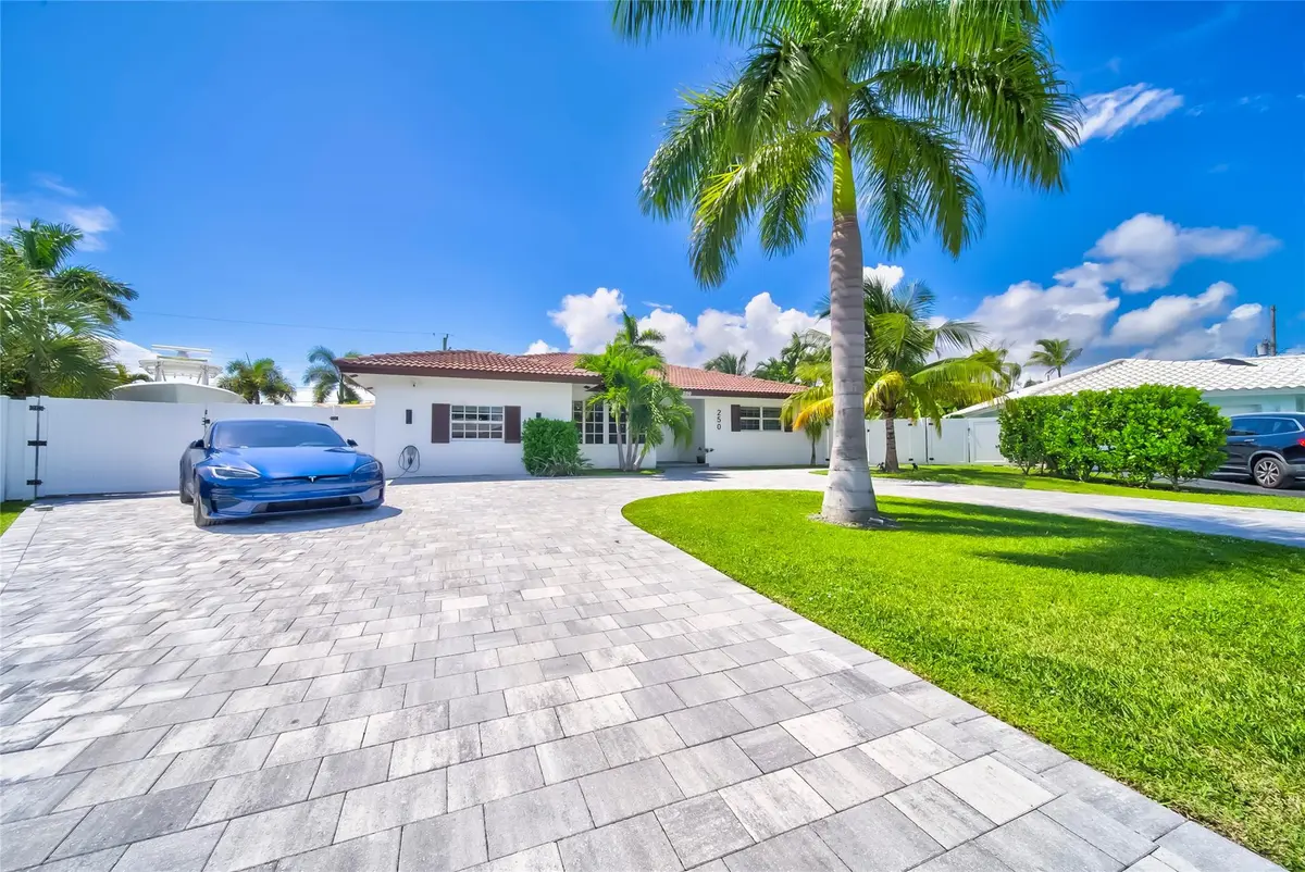 Photo 3 at 250 NE 27th Court, Boca Raton