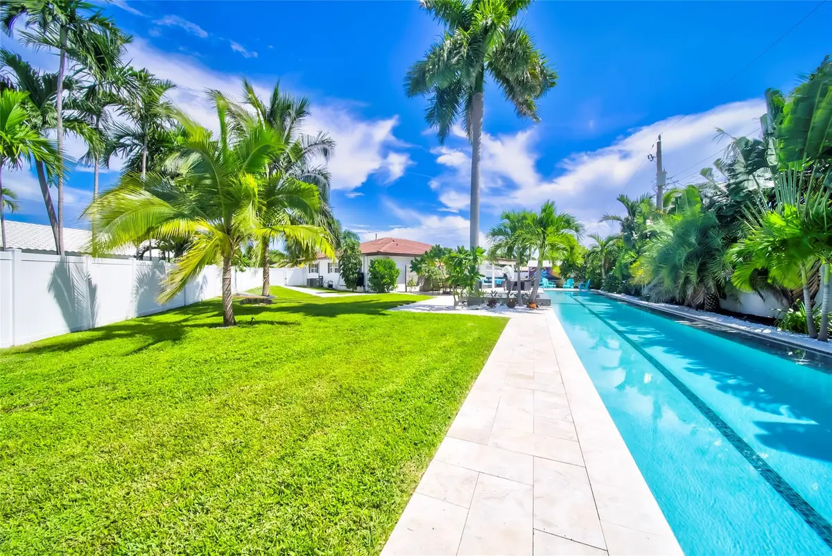 Photo 5 at 250 NE 27th Court, Boca Raton