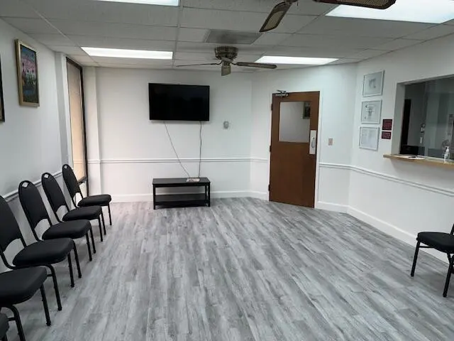 WAITING ROOM at 2215 Nebraska Avenue 3e, Fort Pierce