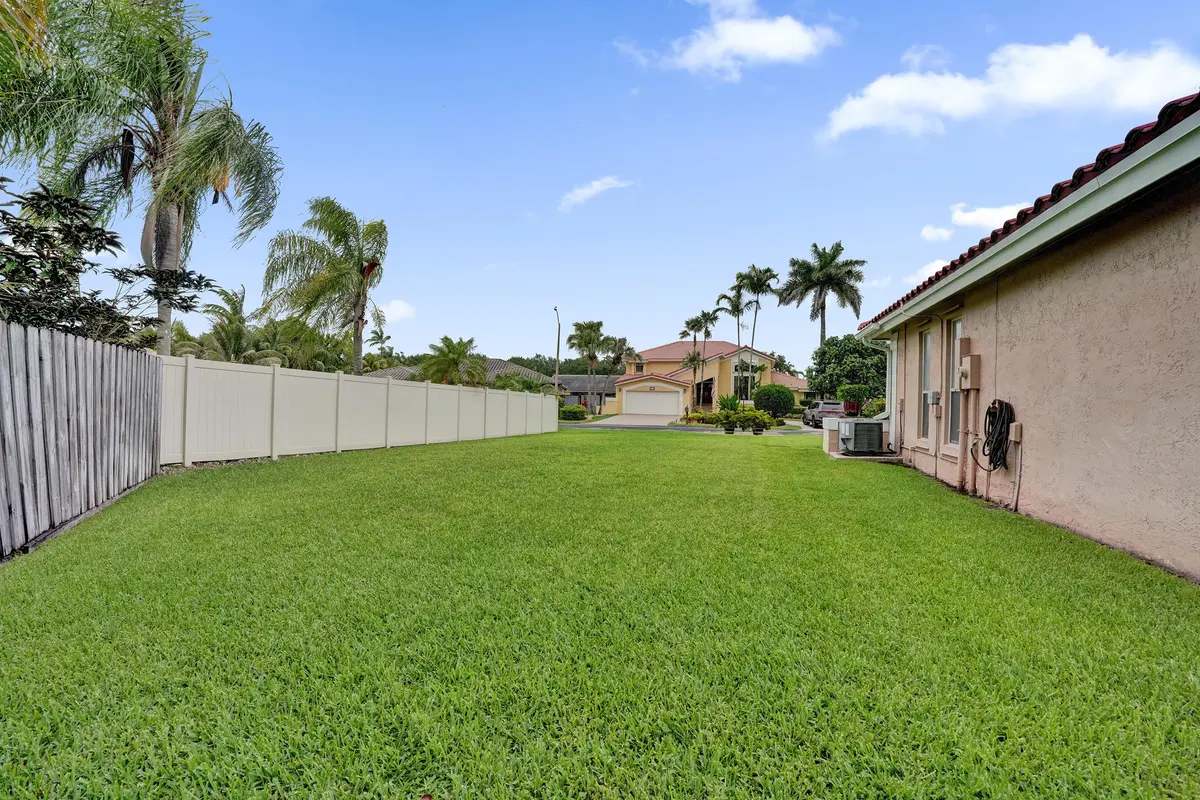 DSC08556 at 15620 Canterbury Court, Davie