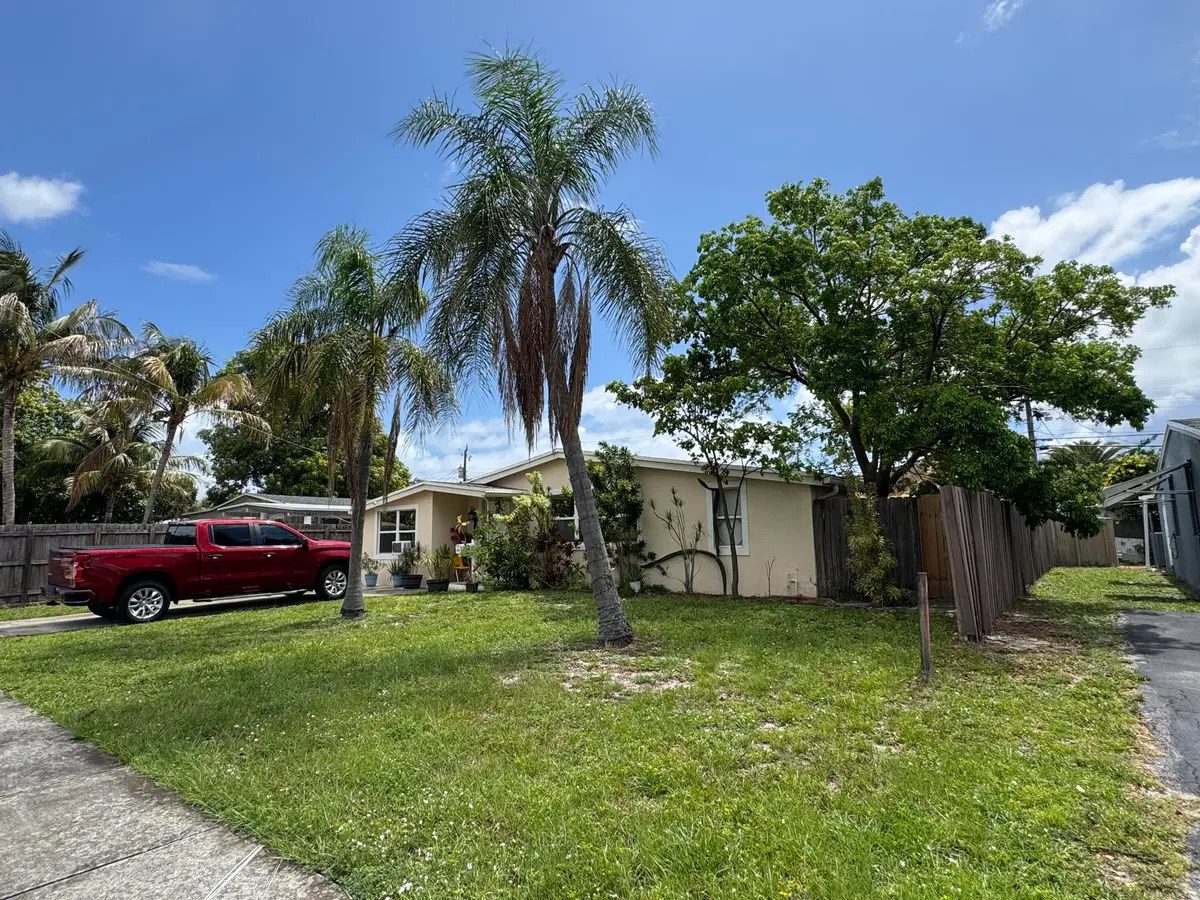 5636 front 2 at 5636 NE 5th Avenue, Oakland Park