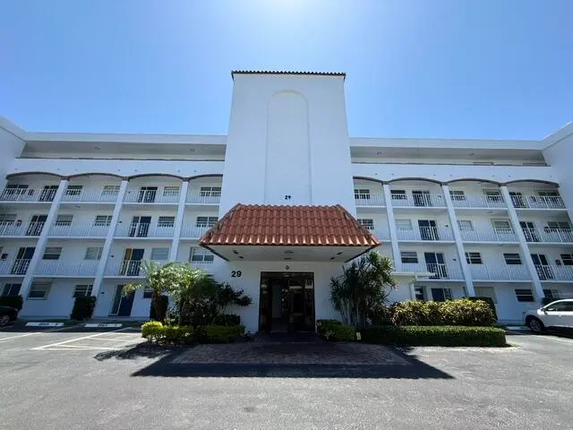 Front of the Building at 29 Yacht Club Drive 304, North Palm Beach