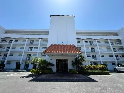 29 Yacht Club Drive 304, North Palm Beach – Condominium for rent
