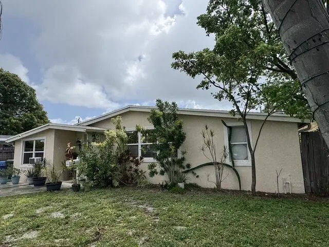 5636 front of the house at 5636 NE 5th Avenue, Oakland Park