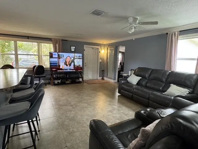 5636 living room at 5636 NE 5th Avenue, Oakland Park
