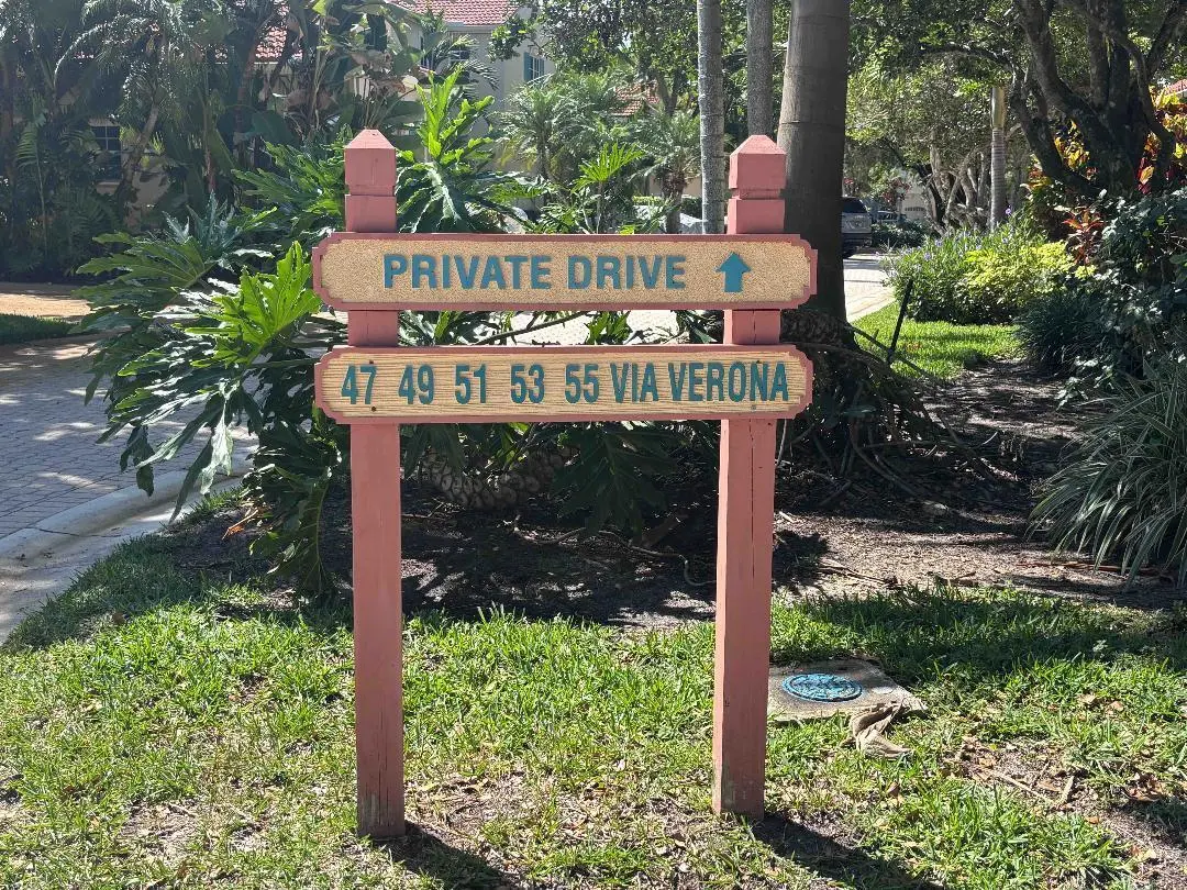 2-private_drive at 49 Vía Verona, Palm Beach Gardens
