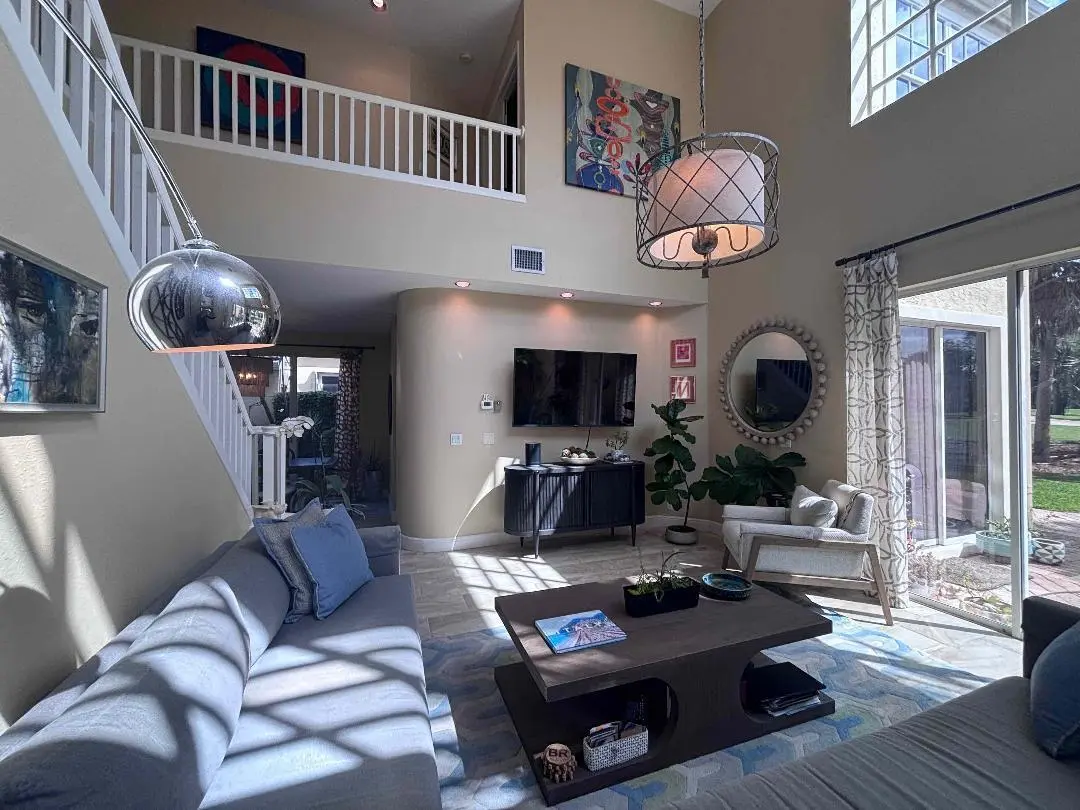 5-livingyes at 49 Vía Verona, Palm Beach Gardens