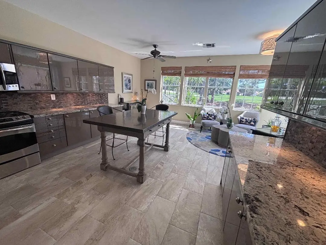 6-kitchen123 at 49 Vía Verona, Palm Beach Gardens