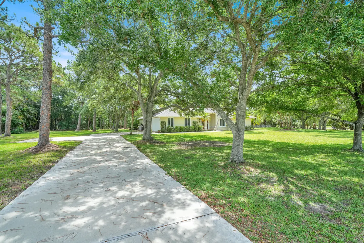 Driveway at 16026 N 75th Ave Avenue, Palm Beach Gardens