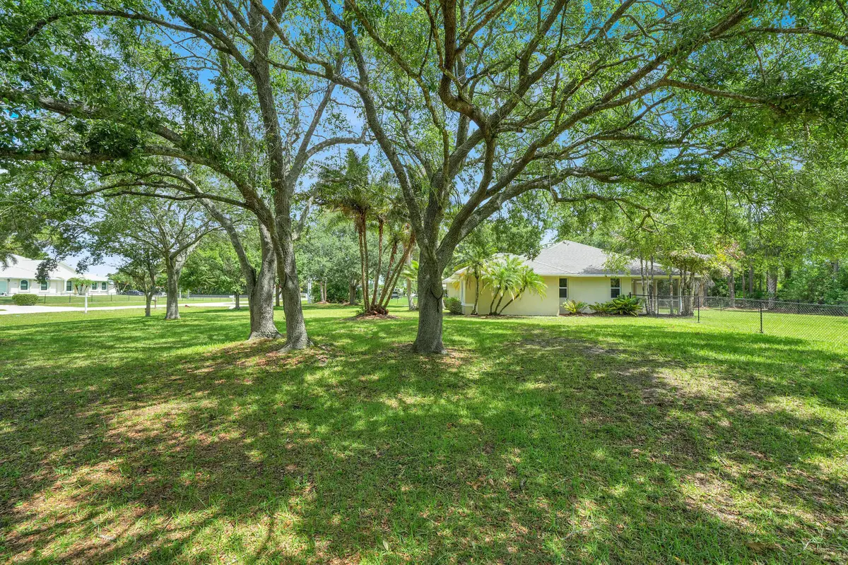 Yard at 16026 N 75th Ave Avenue, Palm Beach Gardens