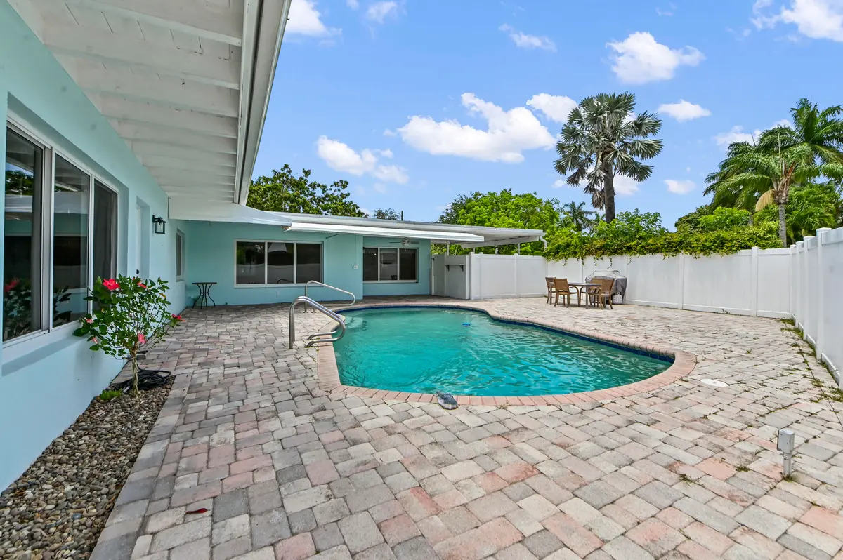 32 Pool 03 at 2224 NW 6th Terrace, Wilton Manors