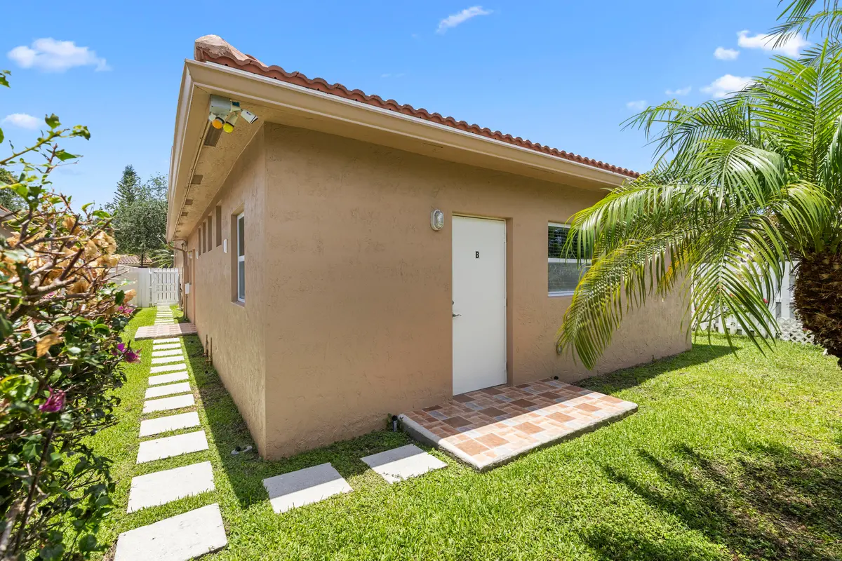 R6II7967 at 907 Stanton Drive, Weston