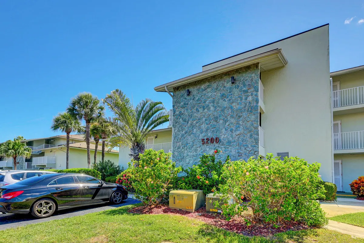 GOLF VILLA 5200 BUILDING at 2400 S Ocean Drive 5214, Fort Pierce