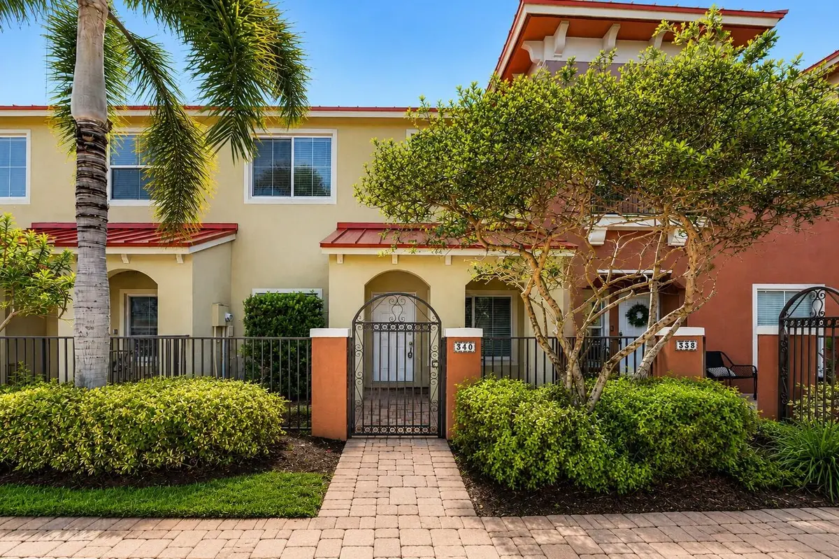 Beautiful Monterey Bay Townhome at 340 Lake Monterey Circle, Boynton Beach