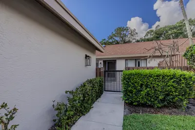 2054 SW Silver Pine Way 123d, Palm City – Condominium for sale