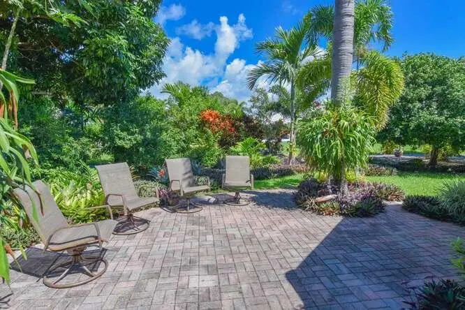 032-007-437 French Royale-666x445 at 437 French Royale Circle, Atlantis
