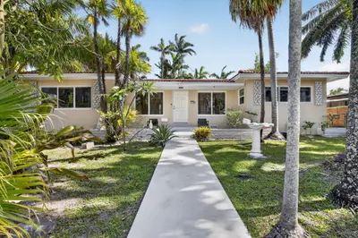 742 Hollywood Boulevard, Hollywood – sold