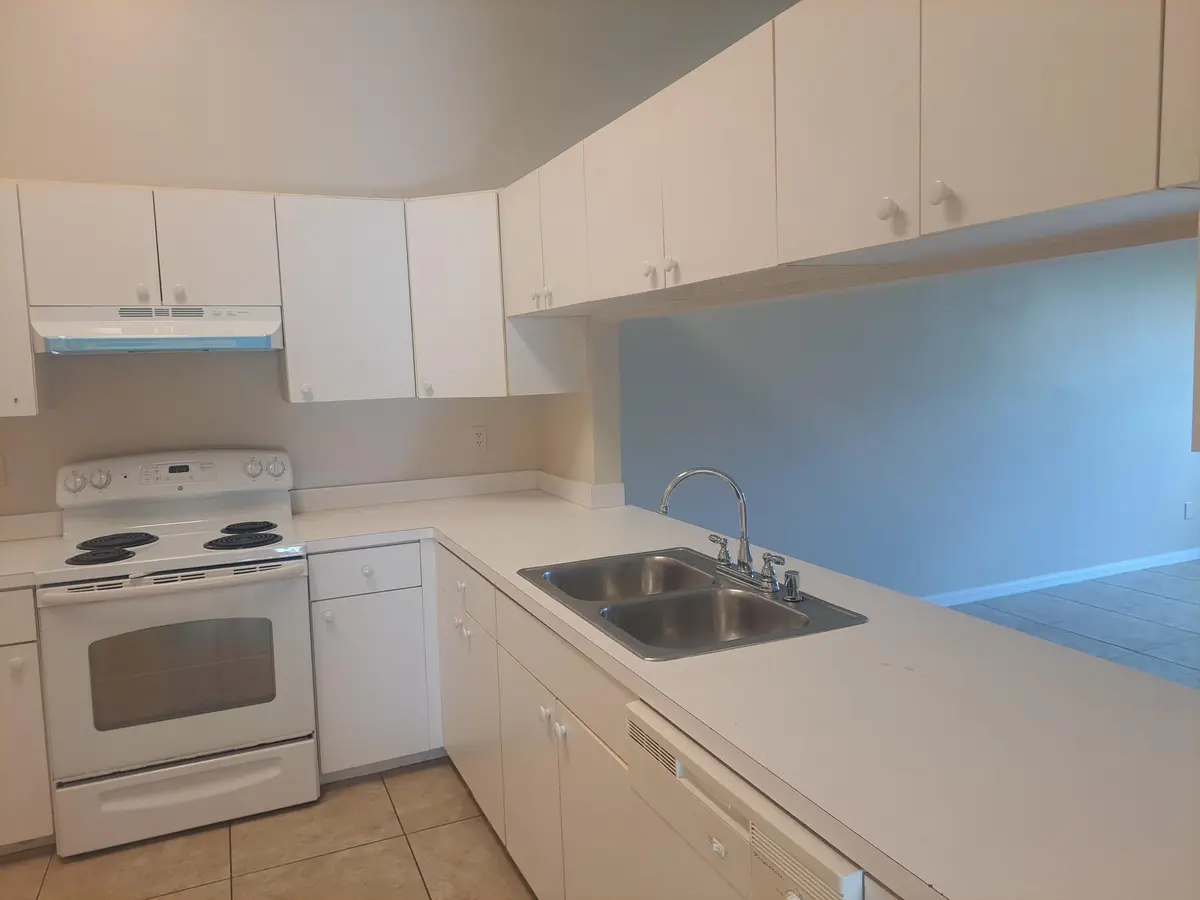 2838 kitchn1 at 2838 Stoneway Lane, Fort Pierce