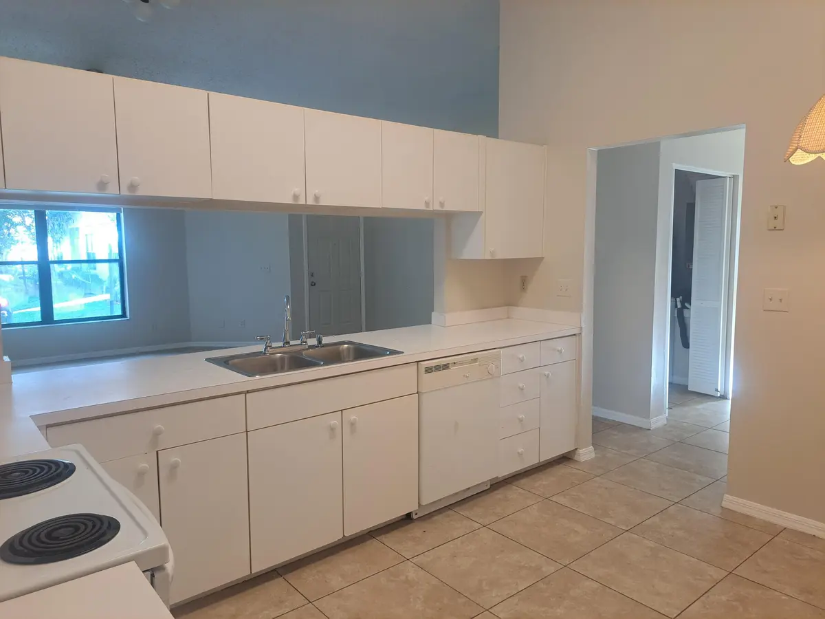 2838 kitchn3 at 2838 Stoneway Lane, Fort Pierce