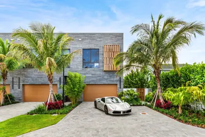 917 NE 8th Avenue, Delray Beach – Townhouse for sale