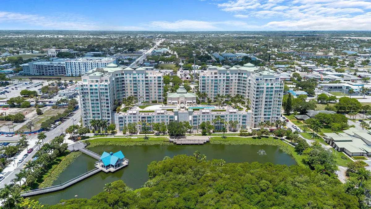 Overview at 450 N Federal Highway 905, Boynton Beach