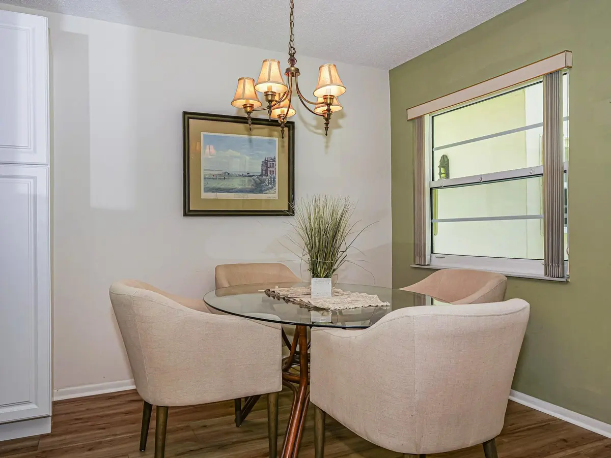 3 (7) at 109 Spring Lake Court 105, Vero Beach