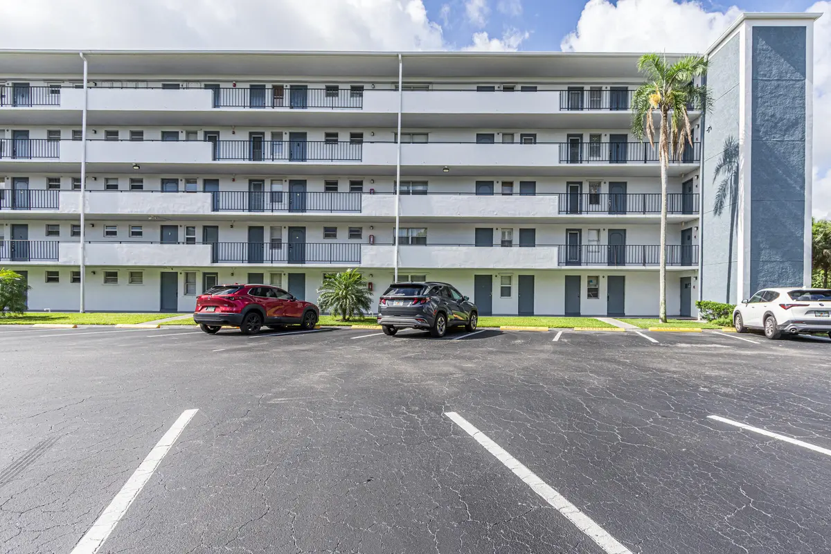 950 Hillcrest Drive 514, Hollywood, FL – photo 2
