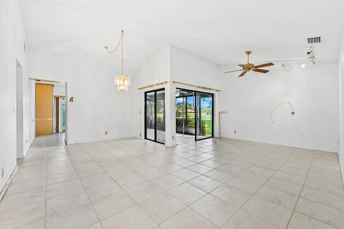 05 Dining area 01 at 5537 Parkwalk Circle, Boynton Beach