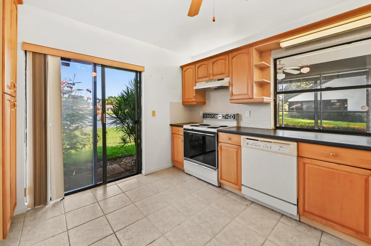 23 Kitchen 01 at 5537 Parkwalk Circle, Boynton Beach