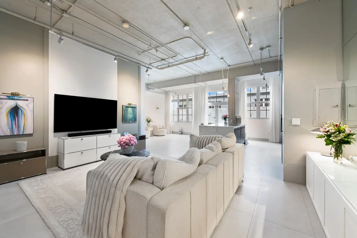 living room at 425 N Andrews Avenue 206, Fort Lauderdale