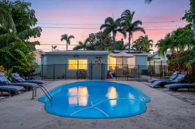 702 W Bloxham Street, Lantana – sold