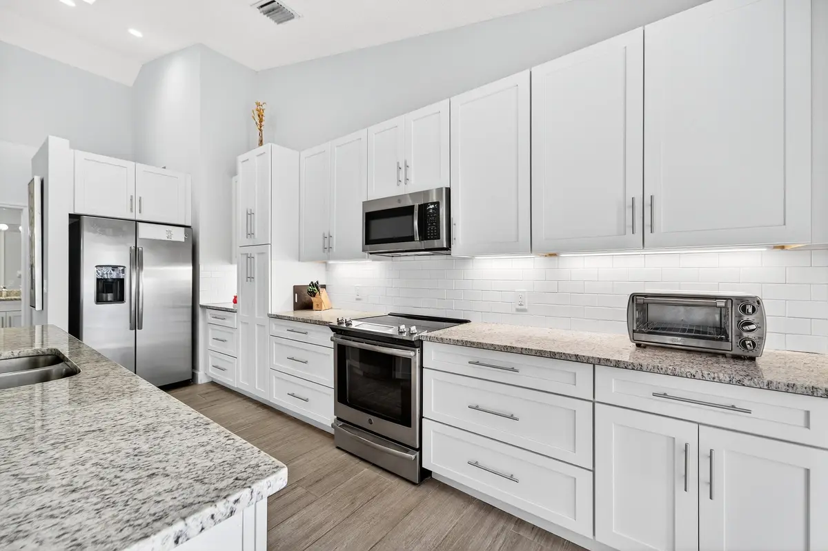 Kitchen at 12902 Touchstone Place, Palm Beach Gardens