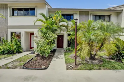 3028 S Oakland Forest Drive 3204, Oakland Park – sold