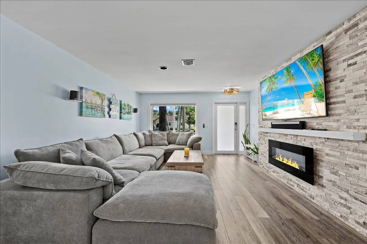 livingroom at 1197 Mystic Way, Wellington