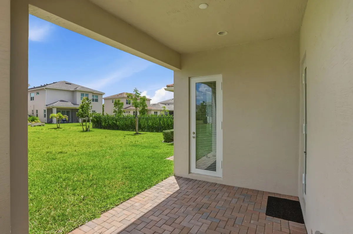 5-web-or-mls-0E2A6019 at 5572 Liberty Lane, Westlake