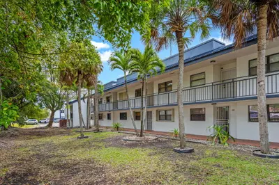 510 W Park Drive 104-3, Miami – sold