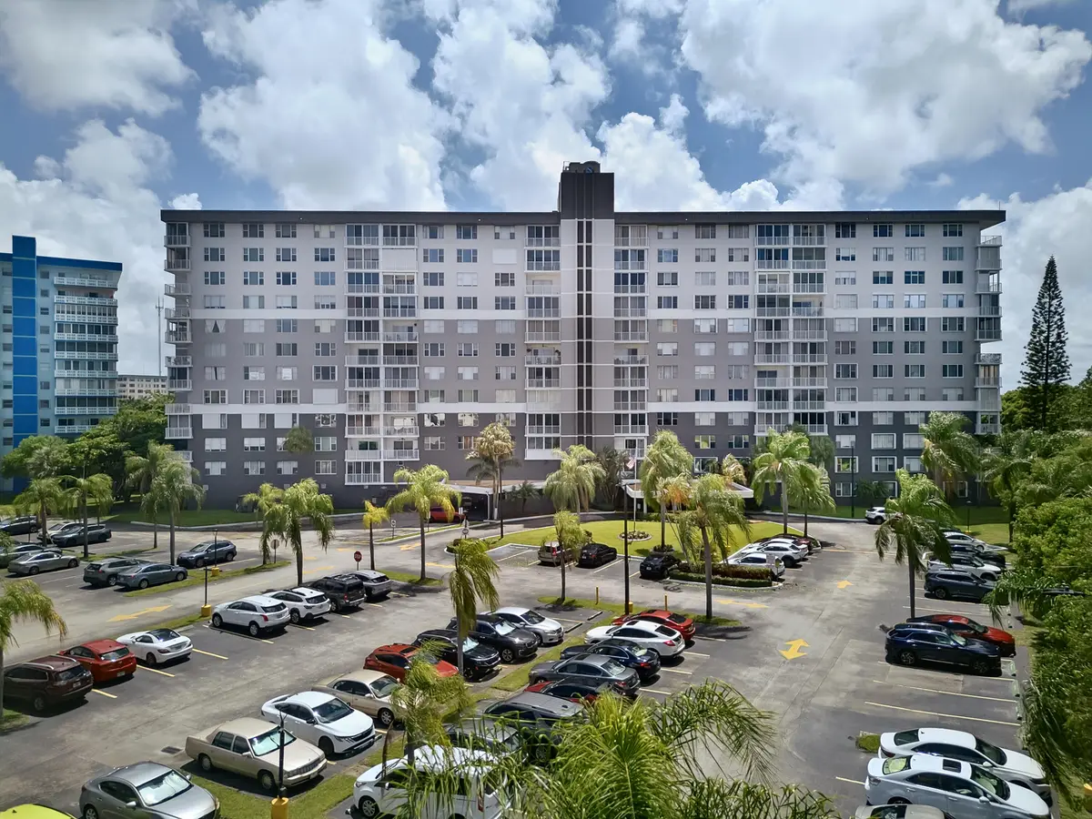 riesgo at 3850 Washington Street #212, Hollywood