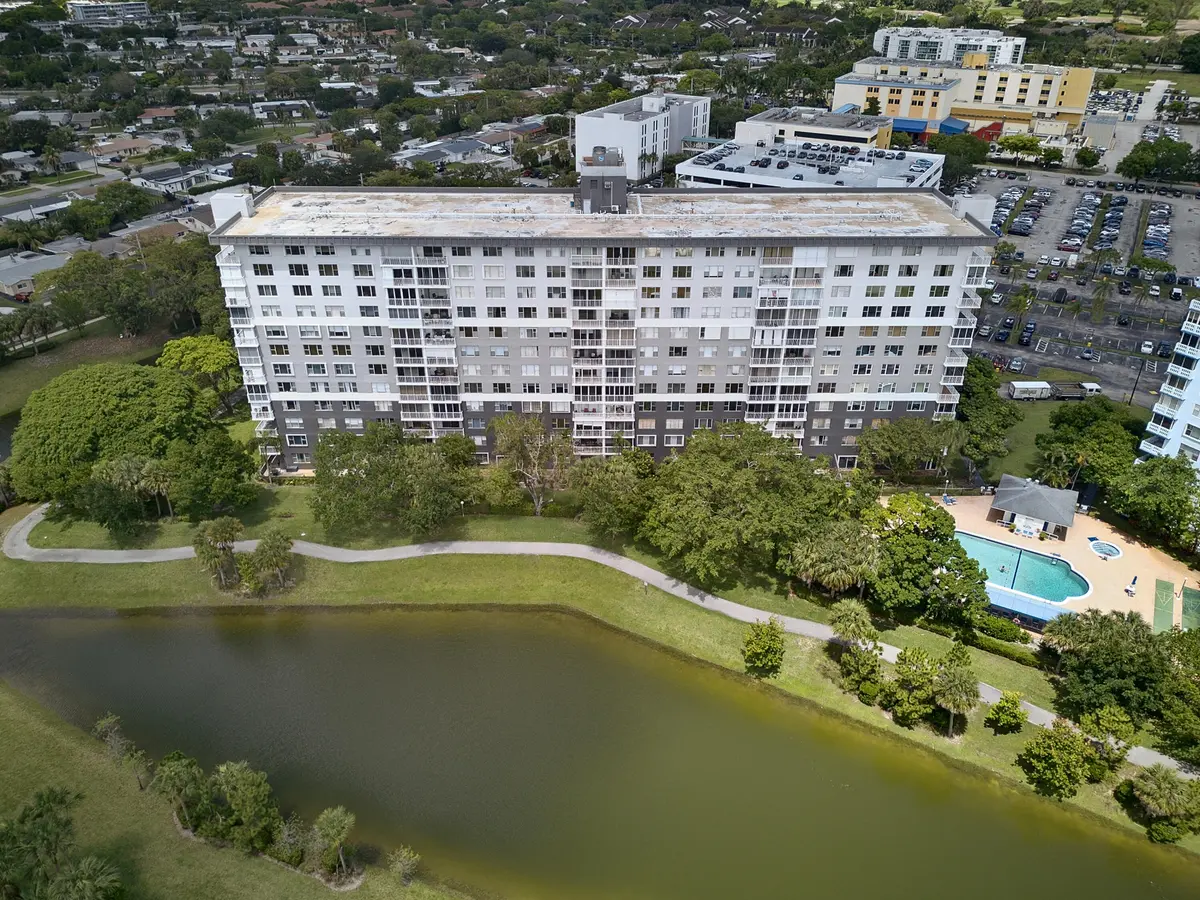 riesgo-3 at 3850 Washington Street #212, Hollywood